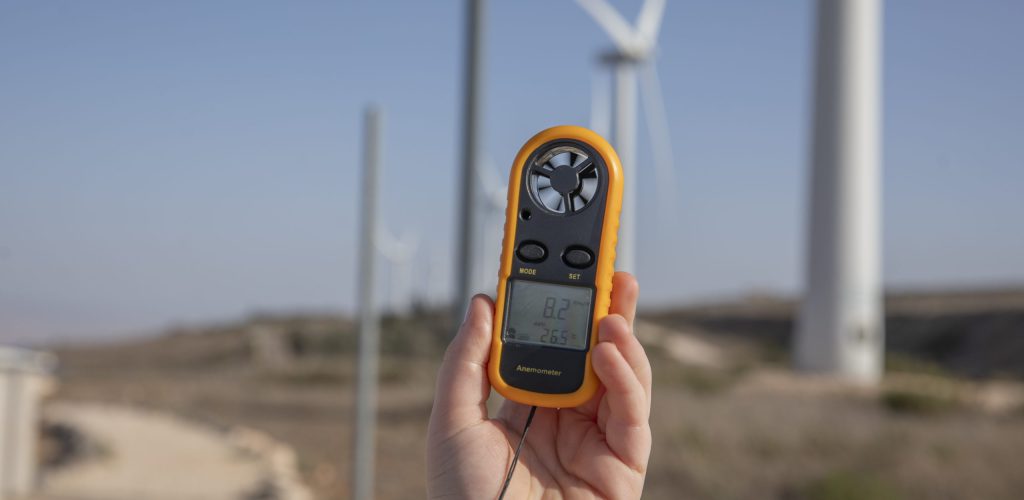 מד רוח קרדיט מנחם קאליש